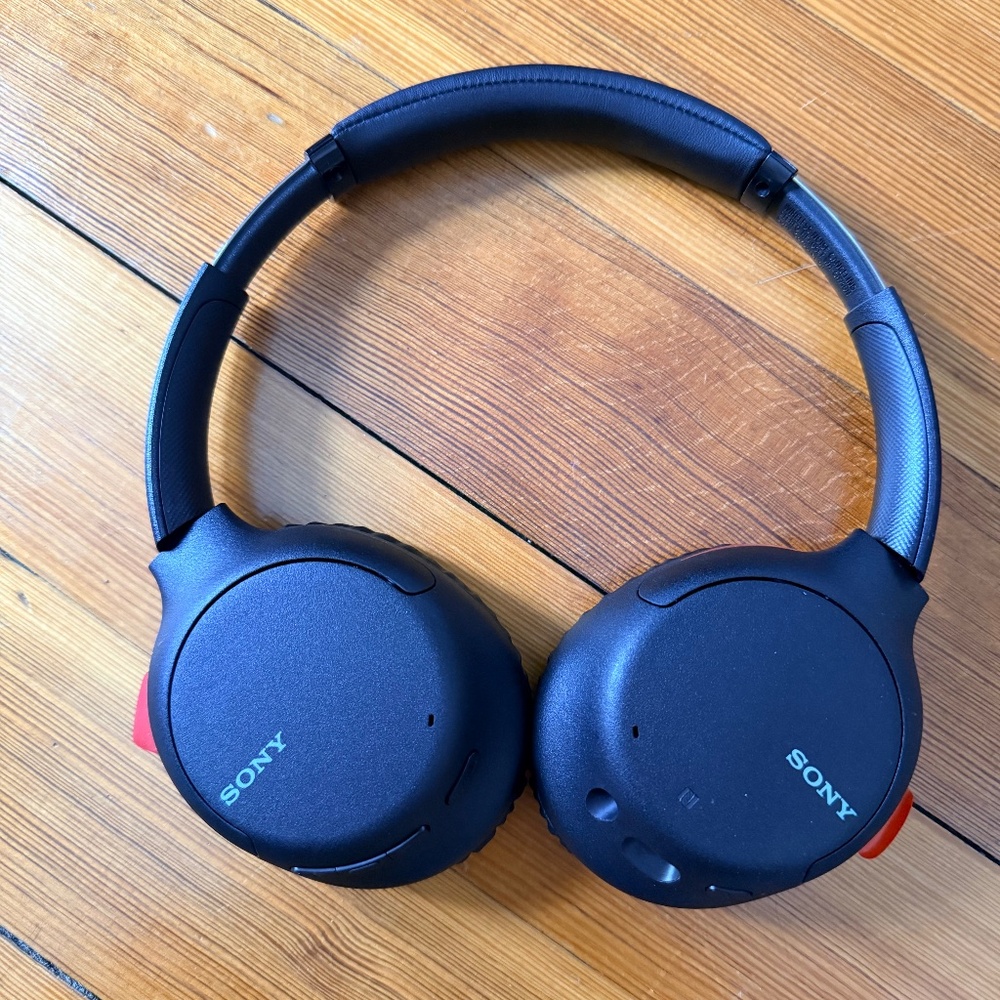 SONY WH-CH710N Noise Canceling Headphones - Black